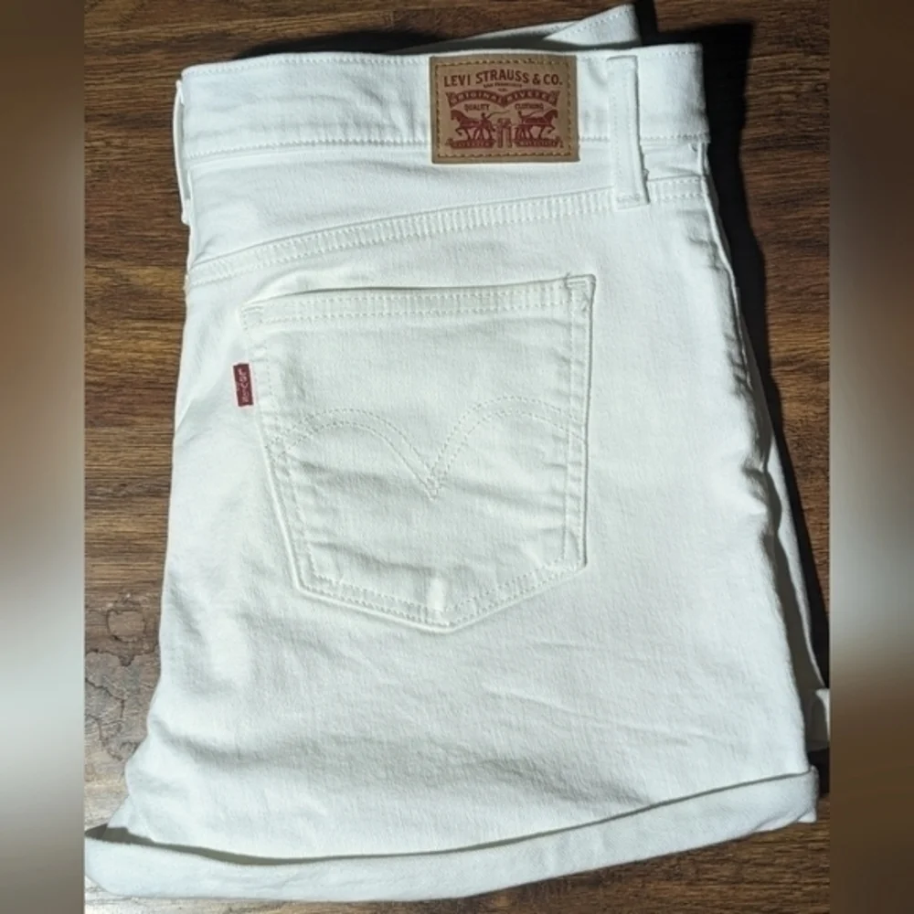 Levis Shorts Women's 32 White Mid Length High Rise Bermuda‎ Denim Shorts Solid